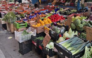Dal 5 maggio mercati aperti, solo per gli alimentari