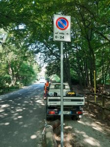 Divieto di sosta in via Del Laghetto